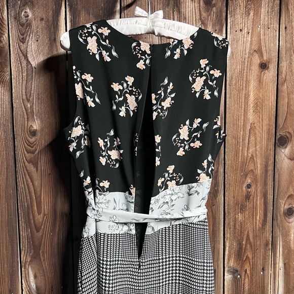 Calvin Klein Satin Mixed Floral Patterns Sleeveless V-Neck Belted Dress Sz 10 - Picture 12 of 13